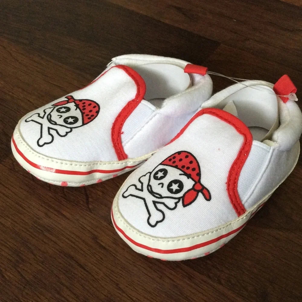 Baby infant boys girl soft booties crib shoes pirates skulls white red 0-3 month